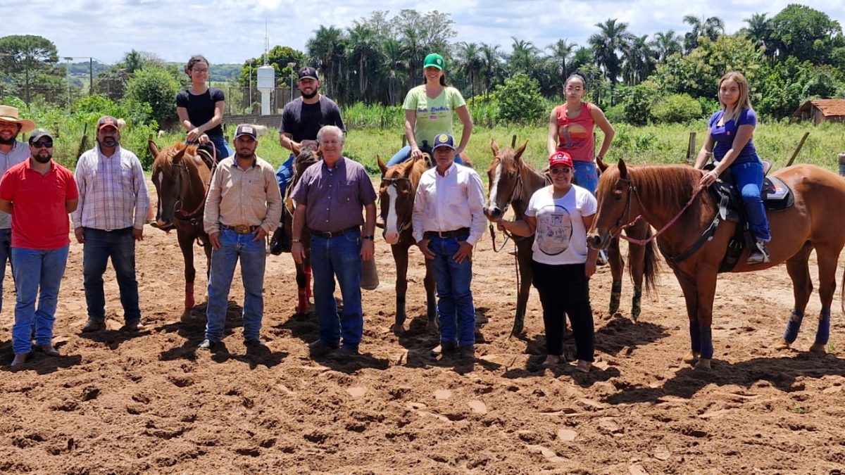 Teve início na segunda (11), em Barretos, no Rancho RB, no Jardim Caiçara, o curso de Rédeas de animais equinos. O curso tprossegue até sexta-feira, dia 15, com 40 horas de aula através de parceria SENAR e Sirvaring (Sindicato Rural do Vale do Rio Grande)