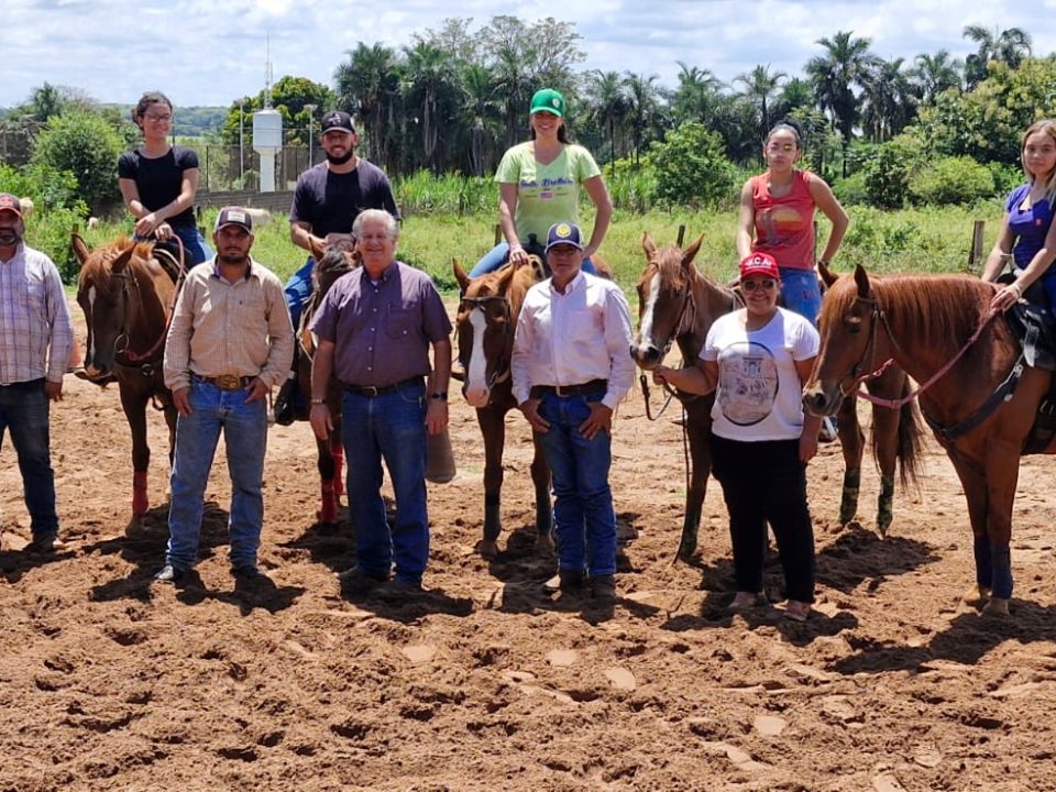 Teve início na segunda (11), em Barretos, no Rancho RB, no Jardim Caiçara, o curso de Rédeas de animais equinos. O curso tprossegue até sexta-feira, dia 15, com 40 horas de aula através de parceria SENAR e Sirvaring (Sindicato Rural do Vale do Rio Grande)