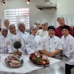 Os alunos da ETEC Paula Souza participaram do curso de Processamento Caseiro de Carnes, promovido pelo Sirvarig (Sindicato Rural do Vale do Rio Grande) juntamente com o SENAR (Serviço Nacional de Aprendizagem Rural) e a FAESP (Federação da Agricultura do Estado de São Paulo).