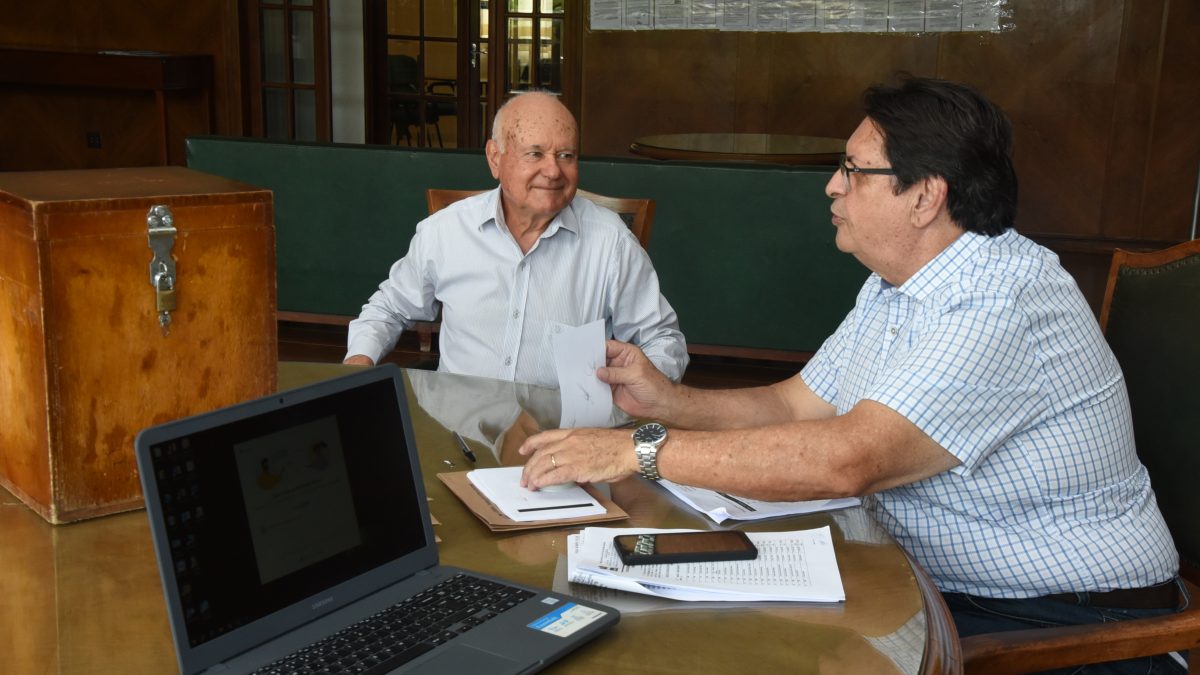 Os dirigentes do Sindicato Rural do Vale do Rio Grande – SIRVARIG, Enio Melo Rodrigues (presidente) e Antônio Roberto Filisbino (tesoureiro) informaram que a Justiça reconheceu a validade do processo eleitoral organizado no ano passado para escolha da nova diretoria.