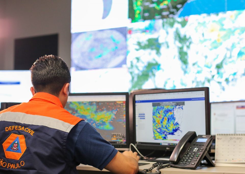 A Defesa Civil do Estado informa que uma nova frente fria trará chuva para São Paulo nesta sexta-feira (20) e sábado (21).