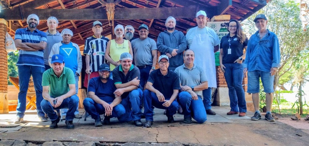 Produtores rurais de Colina participaram do curso de processamento caseiro de carne bovina, realizado por meio de uma parceria entre o Sebrae-SP, Sindicato Rural de Barretos, Federação da Agricultura e Pecuária do Estado de São Paulo (Faesp) e Serviço Nacional de Aprendizagem Rural (Senar).
