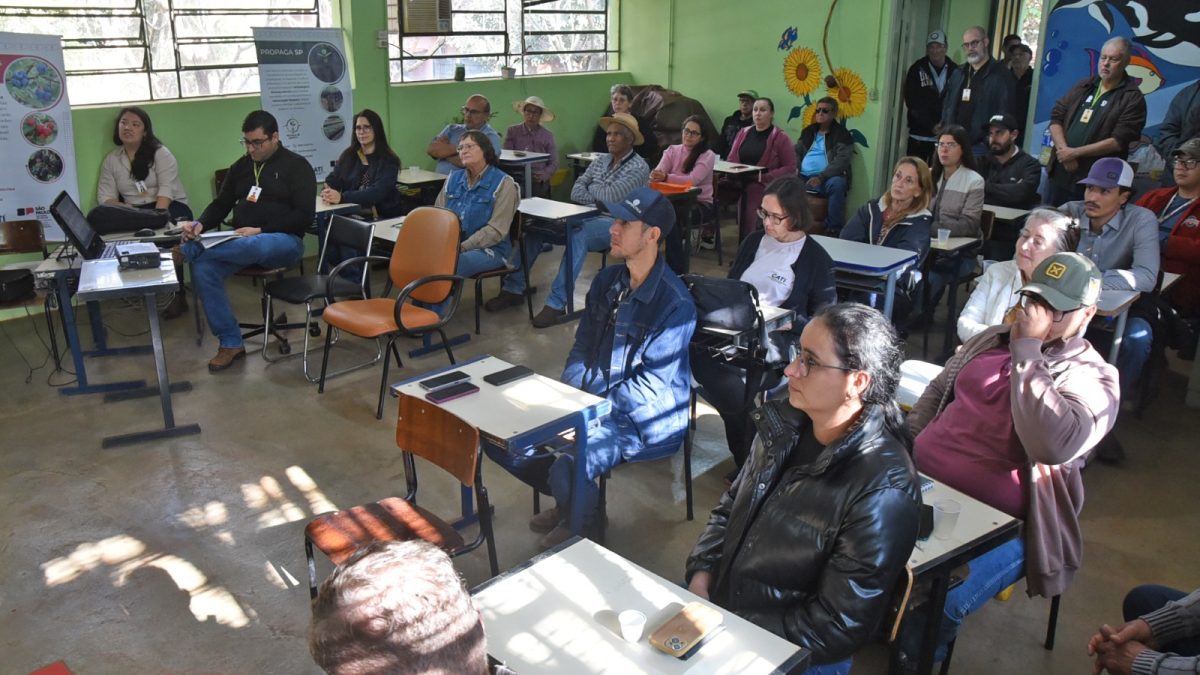 A Estância Turística de Barretos recebeu nesta terça-feira, 29 de julho, na Fazenda Municipal, um curso gratuito de enxertia em plantas frutíferas promovido pela Coordenadoria de Assistência Técnica Integral (CATI) - Regional Barretos, CATI Sementes e Mudas e Secretaria Municipal de Agricultura, Meio Ambiente e Sustentabilidade.