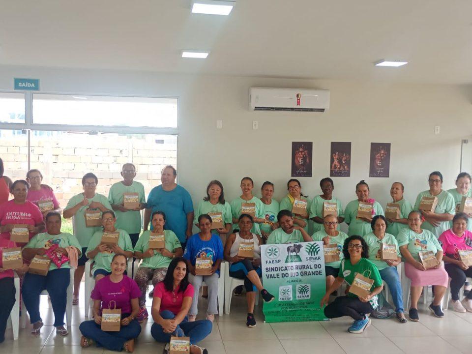 Os idosos e frequentadores do Centro de Convivência do Idoso de Colômbia tiveram a oportunidade de participar nesta quinta-feira, dia 30 de outubro
