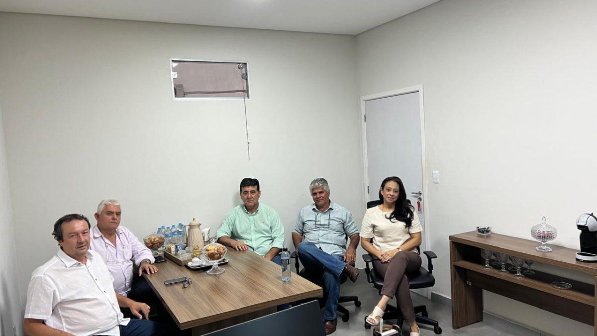 Uma reunião realizada na tarde de segunda-feira (2), na sede da empresa Barretos Inteligente, definiu o início da implantação das câmeras de monitoramento da zona rural de Barretos.