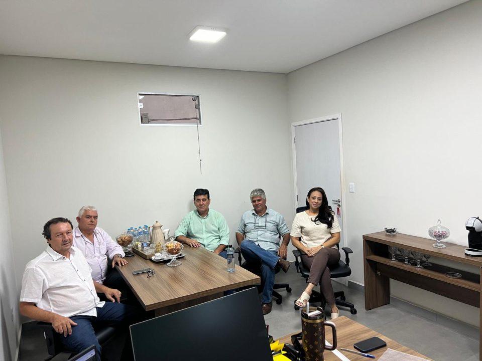 Uma reunião realizada na tarde de segunda-feira (2), na sede da empresa Barretos Inteligente, definiu o início da implantação das câmeras de monitoramento da zona rural de Barretos.