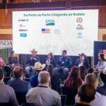 Especialistas brasileiros e americanos se reuniram na manhã desta terça-feira (25) para debater genética, nutrição e saúde animal durante o seminário “Conexão Agrícola Brasil-EUA”, realizado na Pousada dos Tropeiros, no Parque do Peão, durante a 71ª Festa do Peão de Barretos.